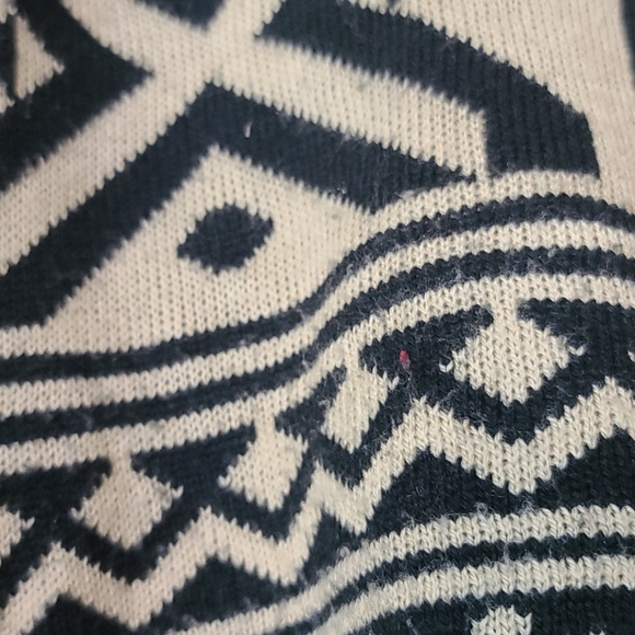 Used sweater - Picture 4 of 6